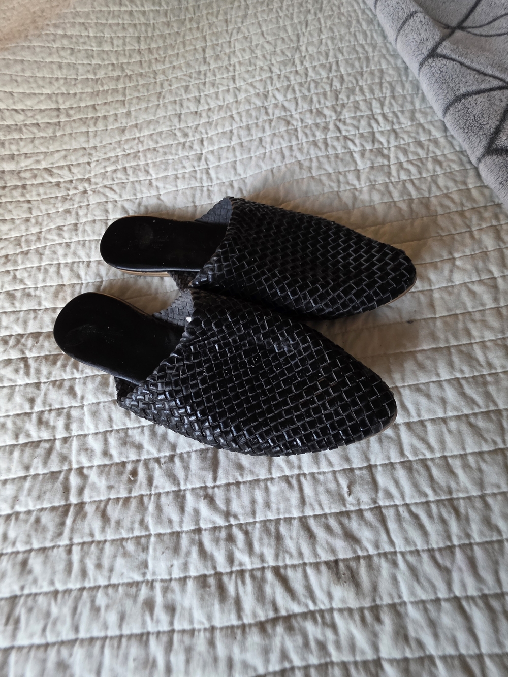 Universal Thread Black Woven Backless Mules